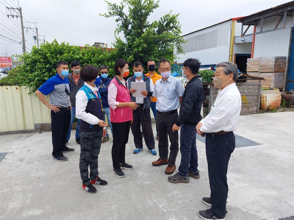 04月份鎮政活動剪影1110415西勢里彰水路一段 304巷口爭取設制紅綠燈會勘